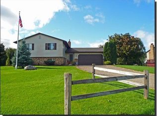 4689 Kingsbury Dr, Eagan, MN 55122