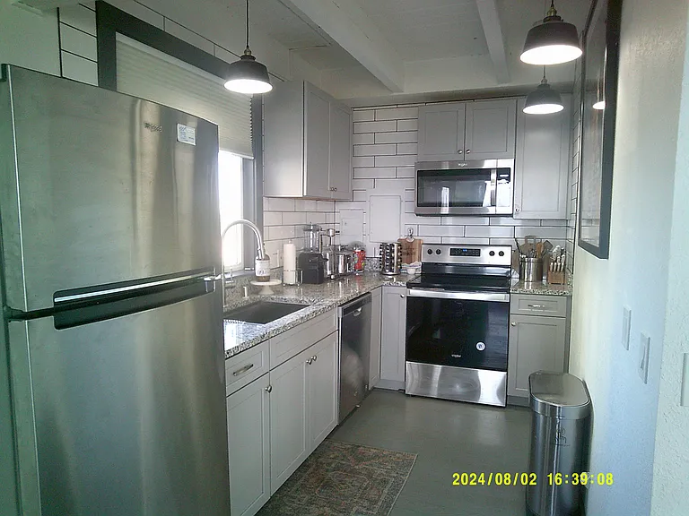 131 Beach Dr — Photo 9