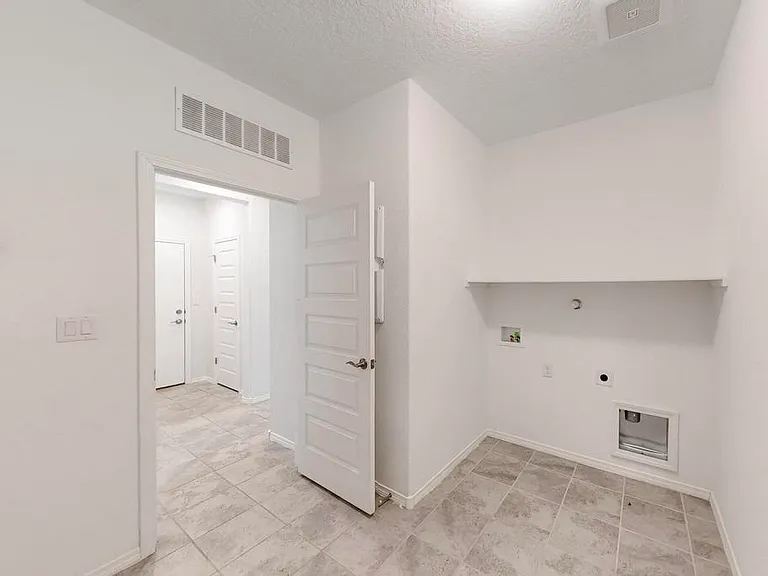 6405 Kings Canyon Cv NE — Photo 17