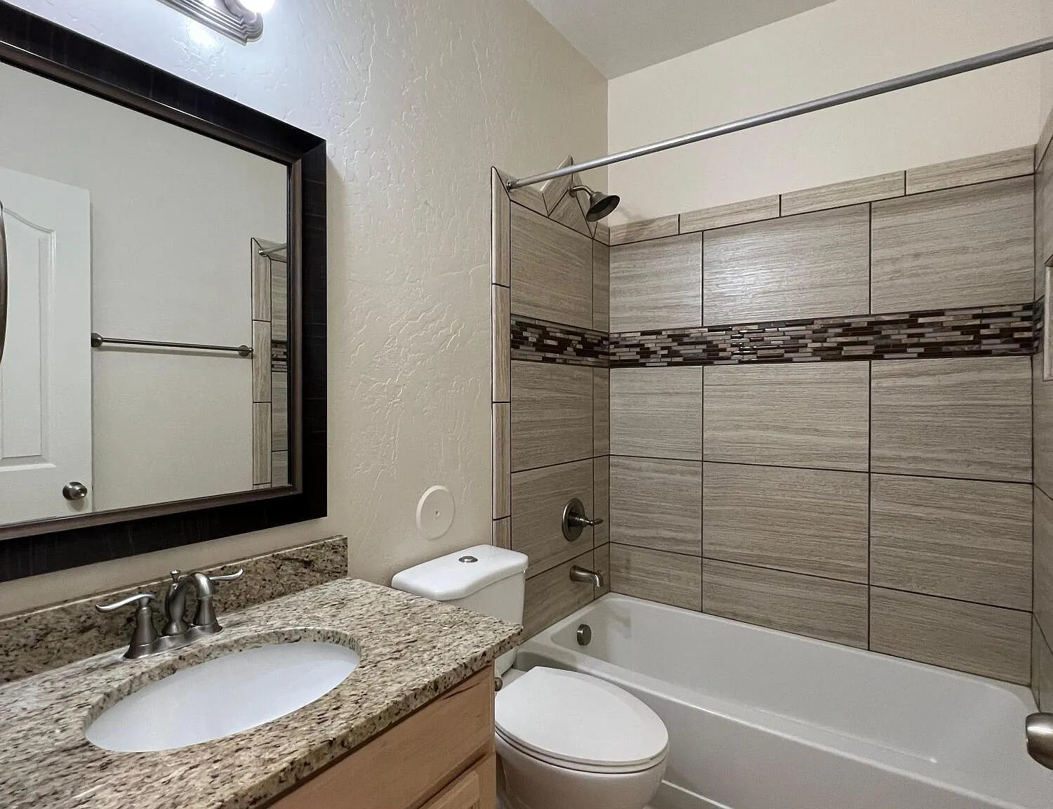 3 bed, 2.0 bath, 1668 sqft, $1,850 — Photo 3
