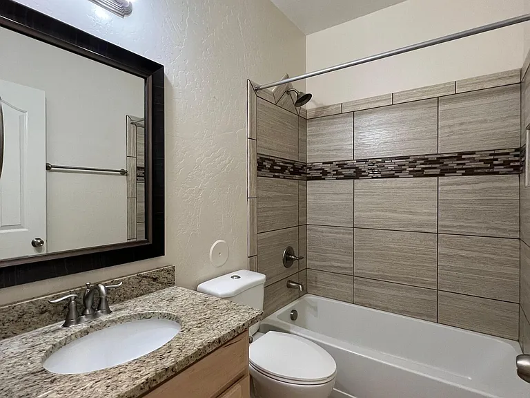 147 N Manzanita Dr — Photo 3