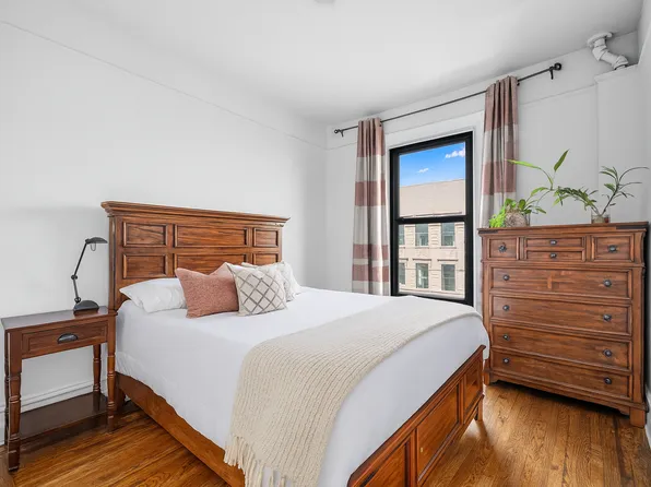 418 Central Park West image 3 of 8