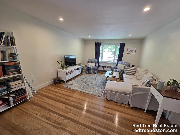 12 Louise Rd — Photo 2