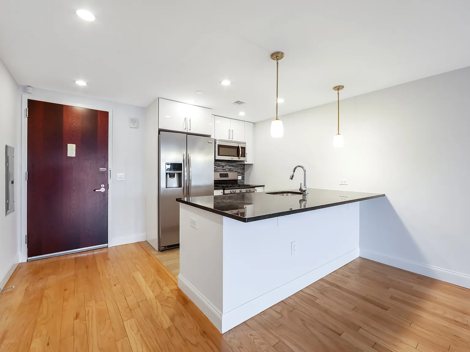 2 bed, 1271 sqft, $3,950 — Photo 1