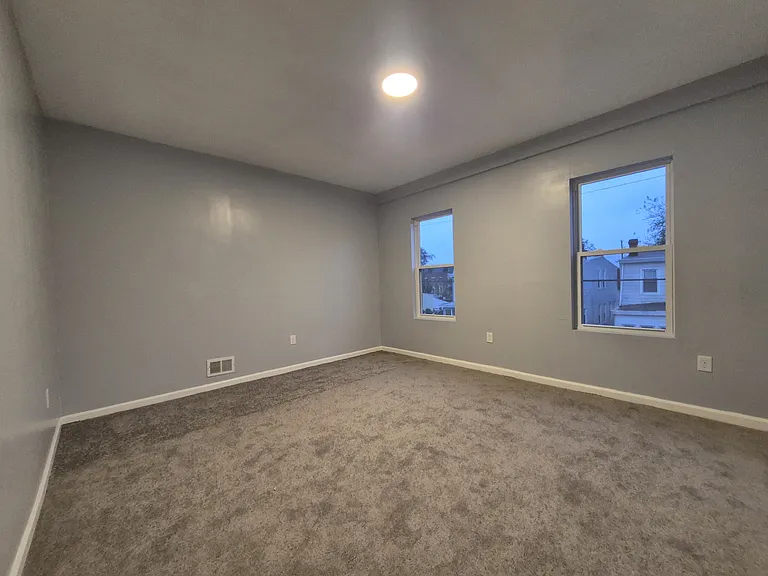 421 Ridgeway St — Photo 13