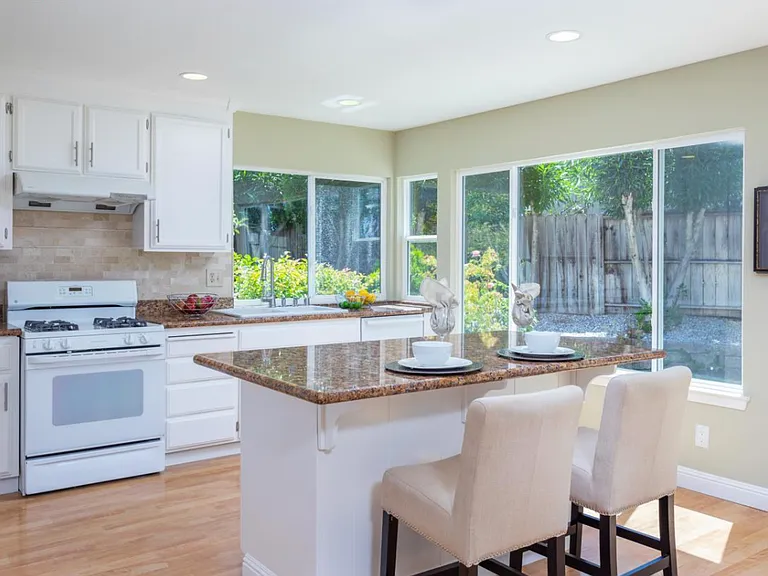 4394 N Red Maple Ct — Photo 8