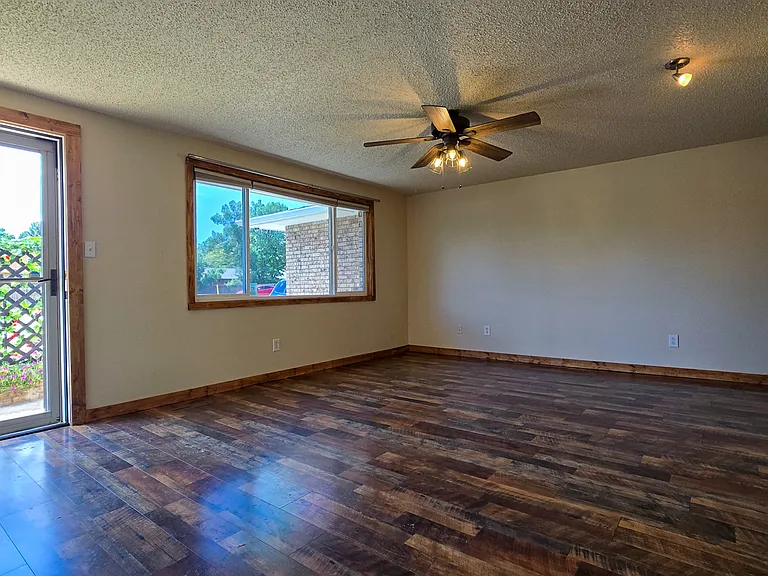 2120 N Wilson Ave — Photo 6