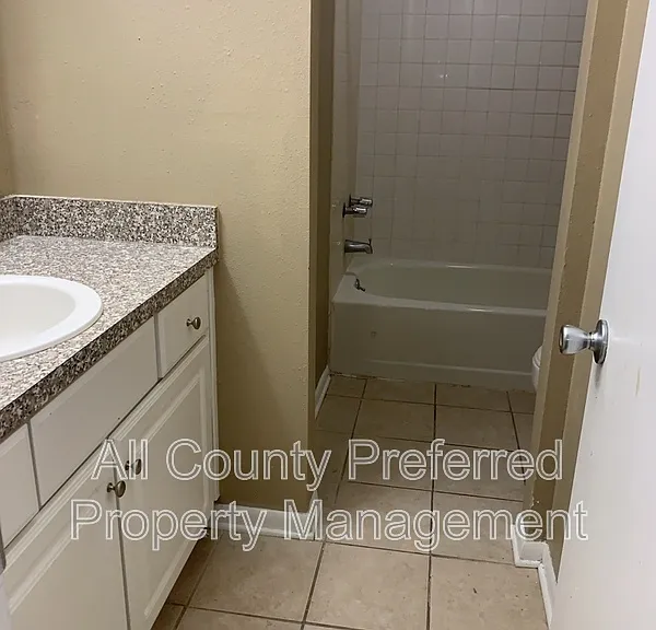 3515 Sable Palm Ln #M — Photo 14