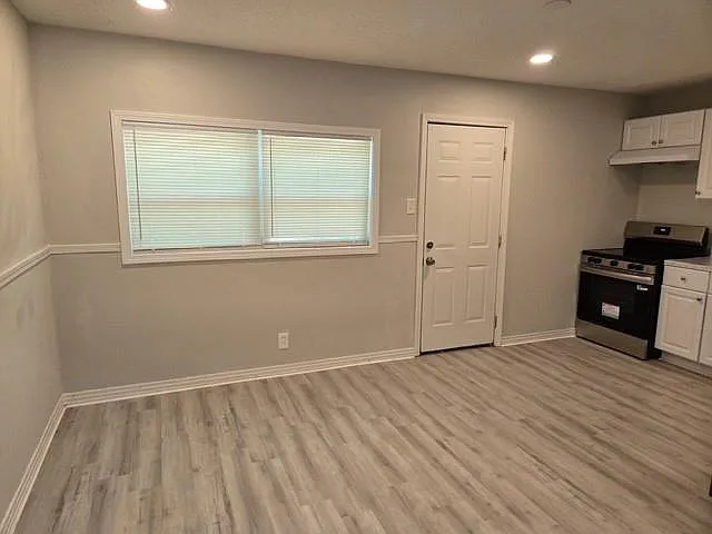 3 bed, 1.0 bath, 864 sqft, $1,350 — Photo 4