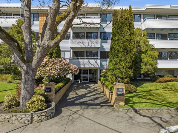 2100 Granite St #410, Oak Bay, BC V8S 3G7