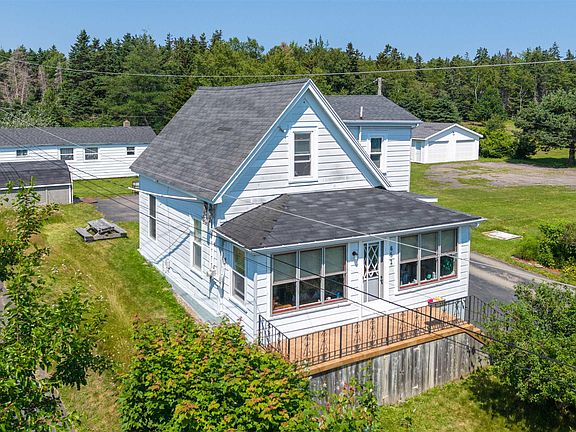 2nd image of 652 Shore Rd