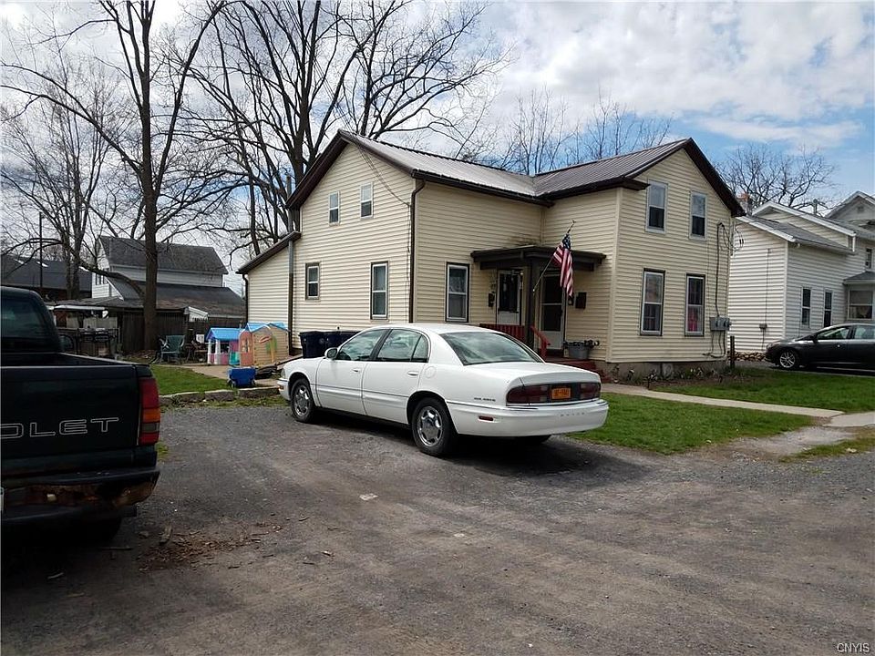 2nd image of 7 Chapel St