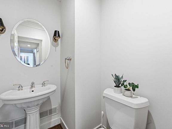 5th image of 30 Greythorne Woods Cir