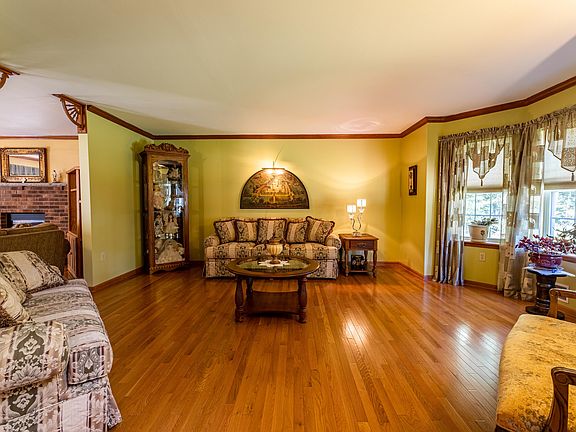 5th image of 144 Ruby Ct