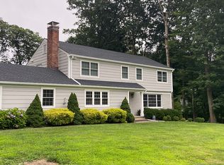 525 Hollydale Rd, Fairfield, CT 06824