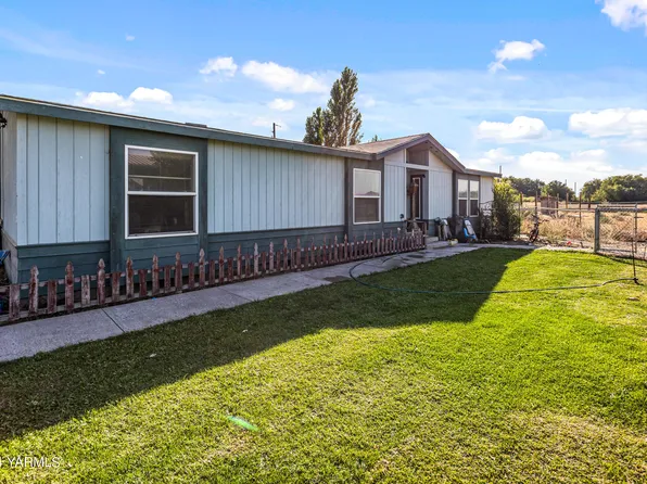 1649 Progressive Rd, Wapato, WA 98951