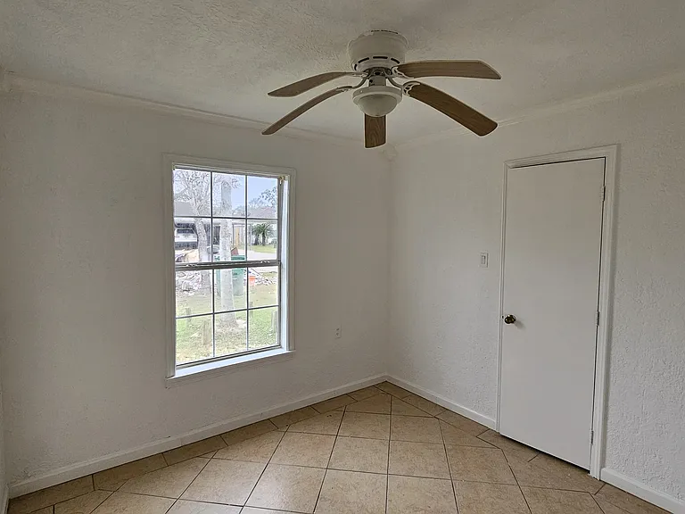 5643 Oriole St — Photo 6