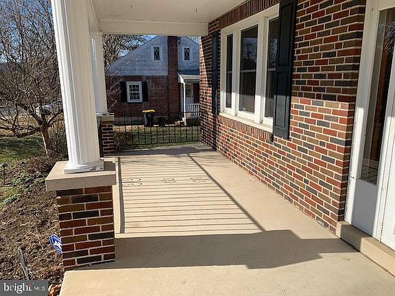 5th image of 133 E Wilson Ave