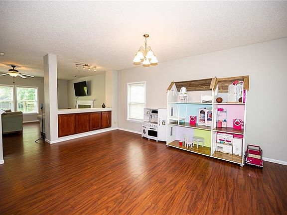 4th image of 10367 Echo Way