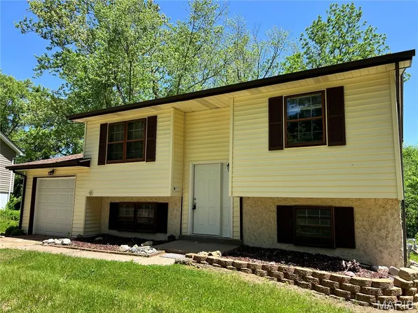11632 Mimeaux Dr, Saint Louis, MO 63138