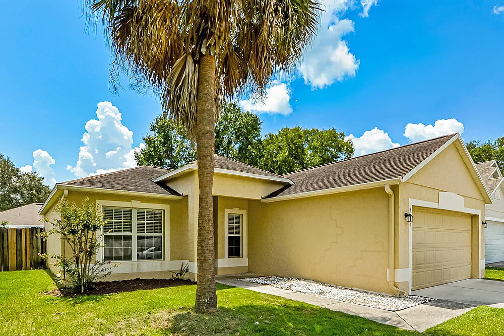 3 bed, 2.0 bath, 1268 sqft, $2,165 — Photo 3