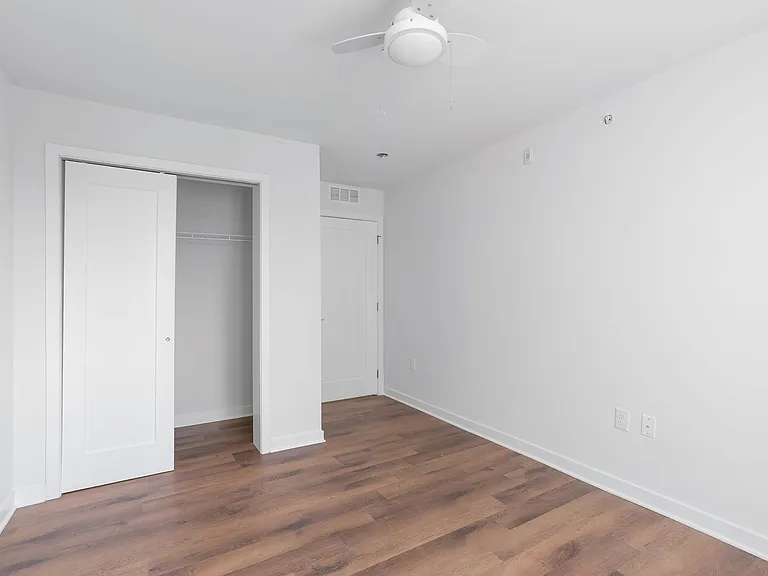 Graduate Pointe — Photo 37