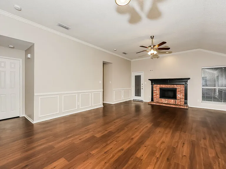 2844 Claremont Dr — Photo 3