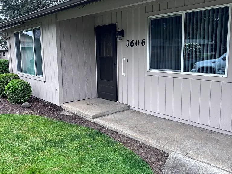 3606 NE 45th St — Photo 3