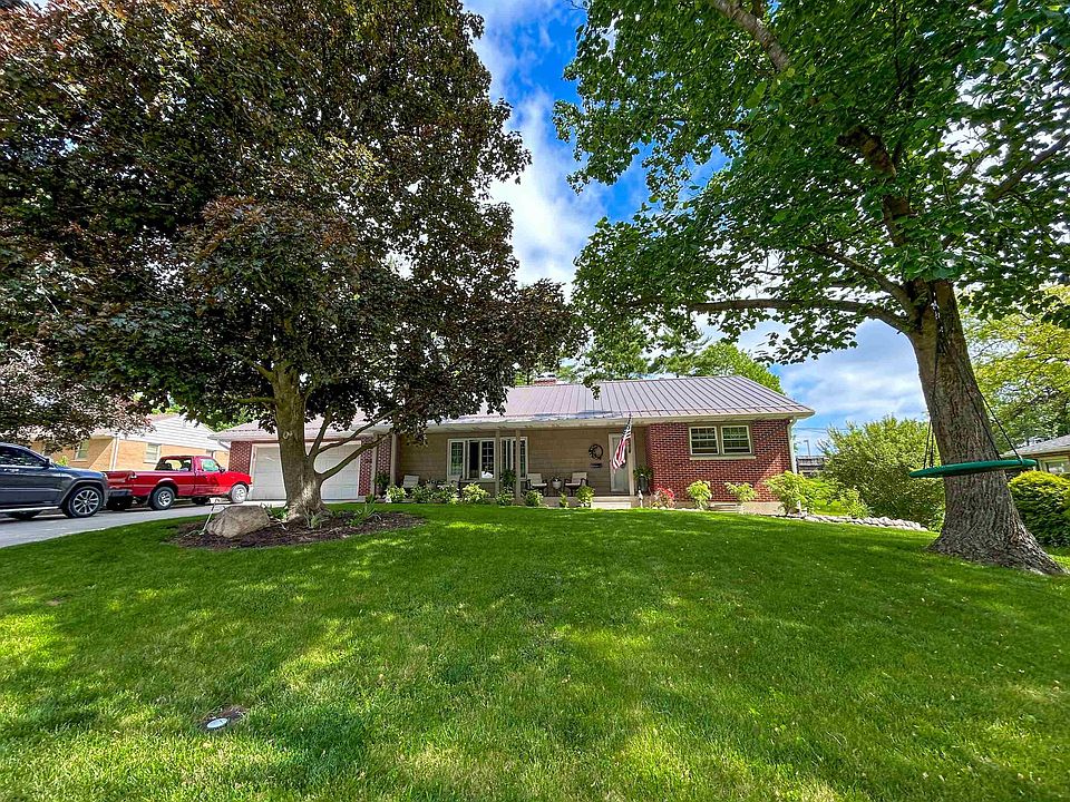 1st image of 702 W Park Dr