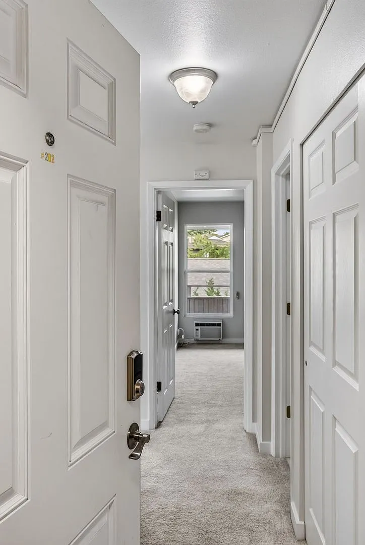 Fully Renovated Sun-Filled Downtown Bellevue Condo with Dual Balconies & Prime Walkable Location — Photo 2