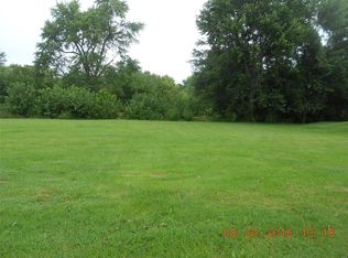 1003 Cherry St, Bartelso, IL 62218