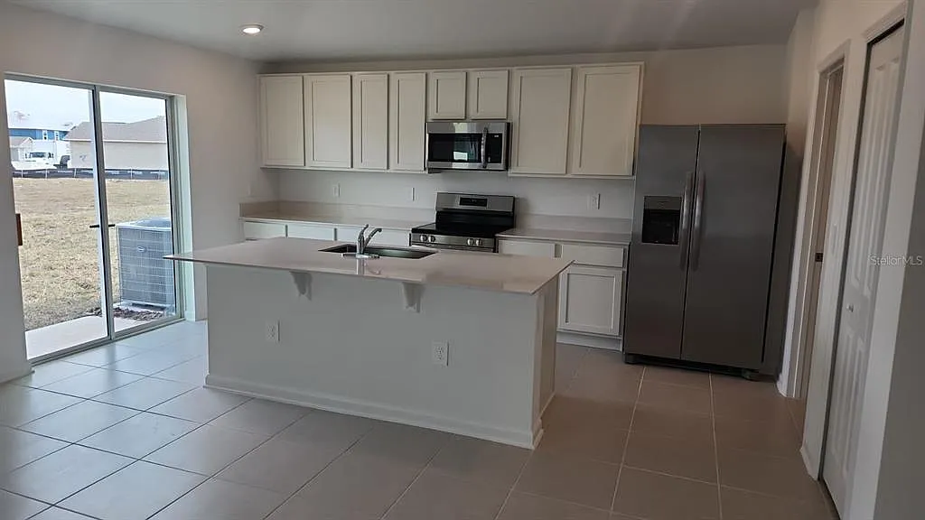 3 bed, 2.0 bath, 1487 sqft, $1,800 — Photo 3