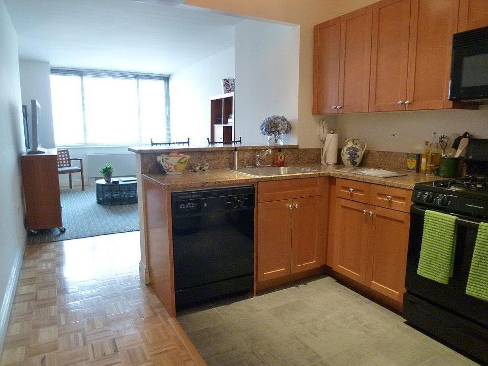 1st image of 1500 Lexington Ave APT 7g