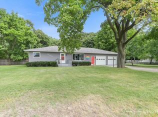 832 E Hile Rd, Norton Shores, MI 49441