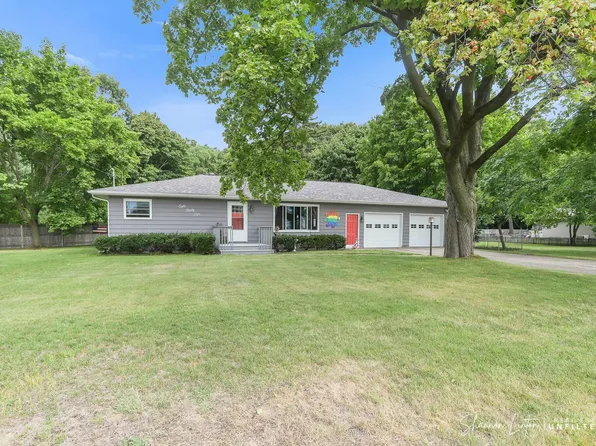 832 E Hile Rd, Norton Shores, MI 49441