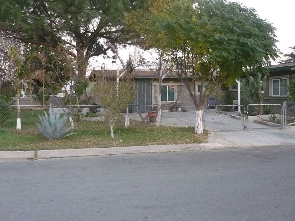 2nd image of 537 E 2nd St