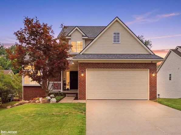 912 Fairledge St, Lake Orion, MI 48362