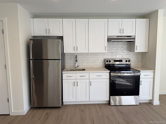 4th image of 5 Colonial Dr #4