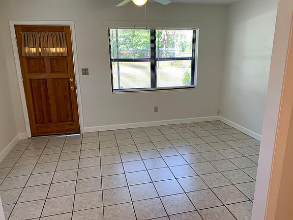 4th image of 52 Magnolia Ave