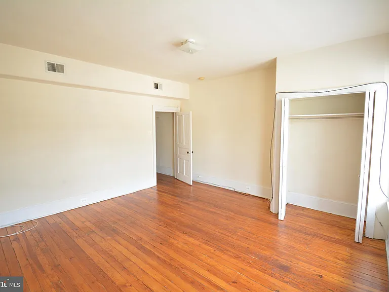 444 W Queen Ln #2 — Photo 3