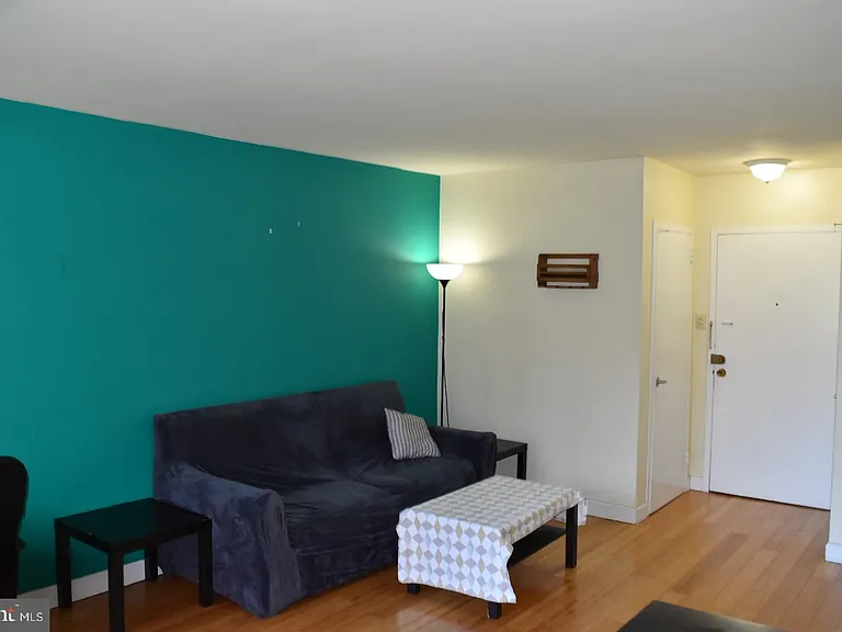 1111 Arlington Blvd #825 — Photo 2