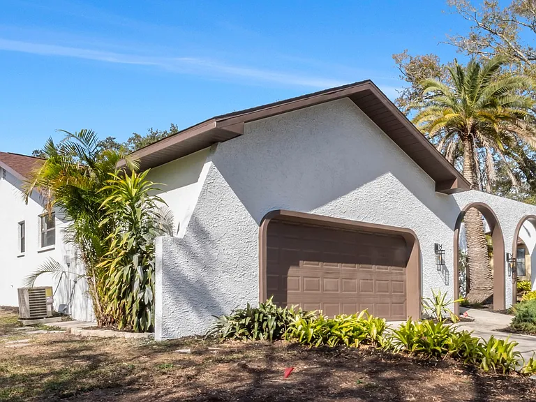 4907 Parson Brown Ln — Photo 2