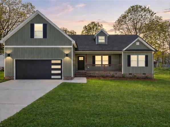 3903 Daye Dr, Greensboro, NC 27407