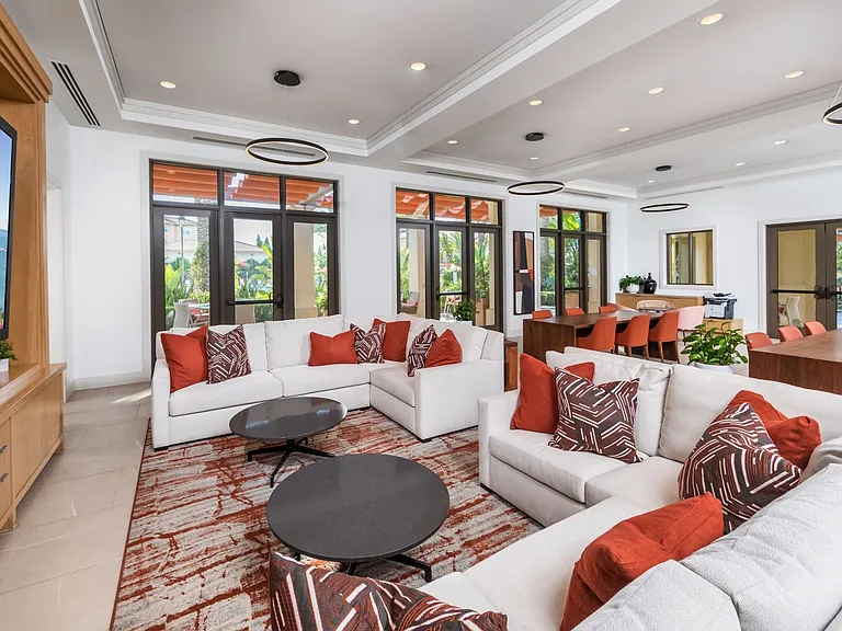 Amalfi Apartment Homes — Photo 14