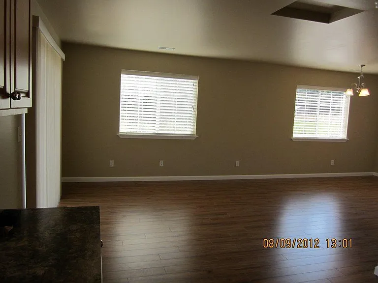 SI2160 — Photo 2