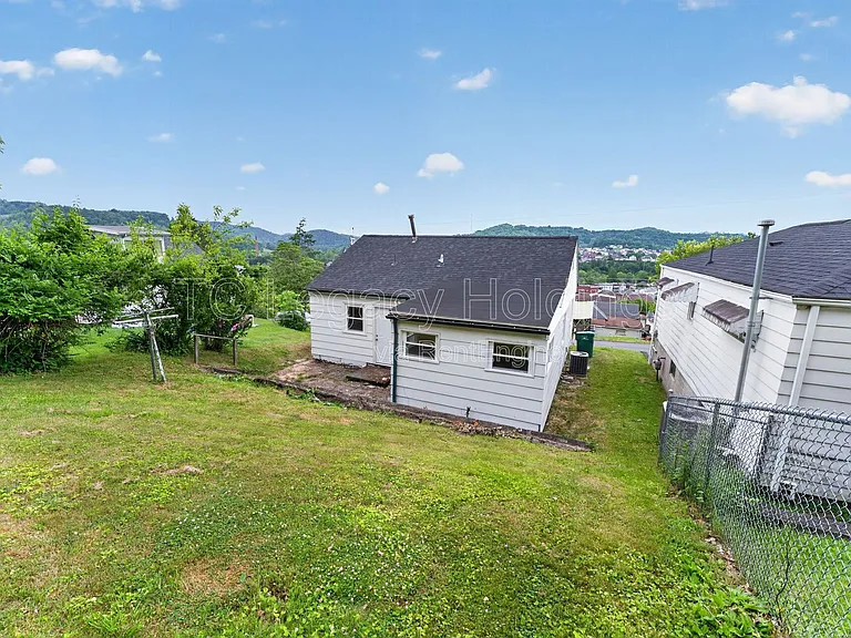 1533 Hoffman Ave — Photo 32