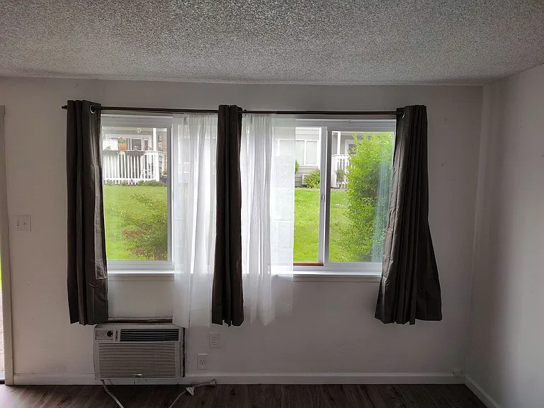 885 NE Sunset St #11 — Photo 5
