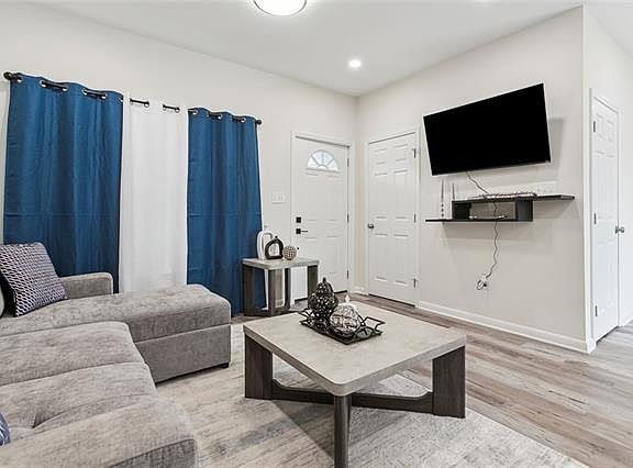 5th image of 3808 Tulane Dr