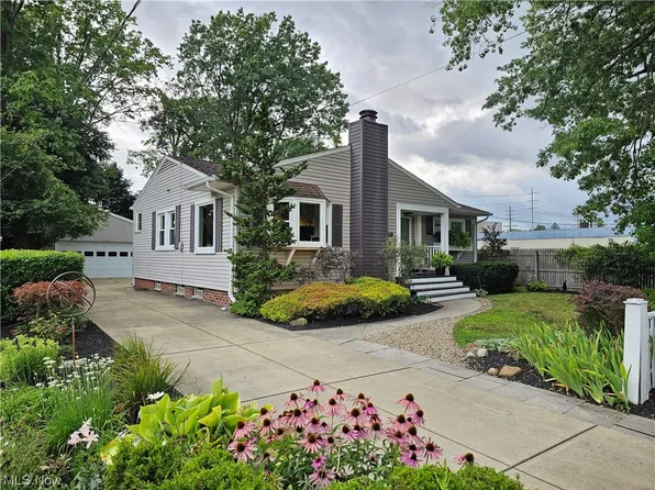 27001 Knickerbocker Rd, Bay Village, OH 44140