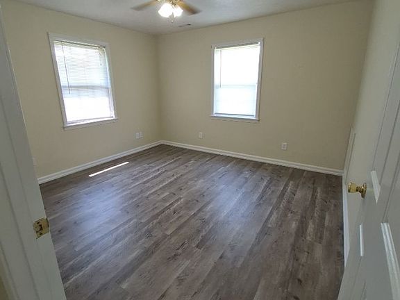 4th image of 975 E Margaret St #1035